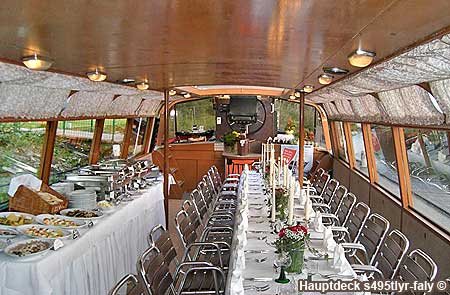 Kanalschiff s495tlyr-faly, Festtafel mit Buffet