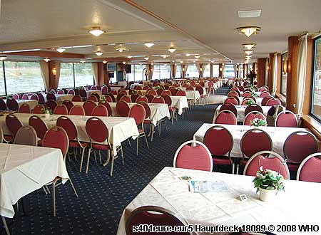 Hauptdeck vom Rheinschiff s401eure-eur5, Blick zur Schiffsspitze.