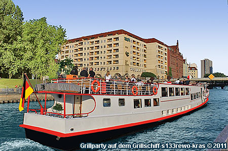 Grillbuffet bei der Grillboot-Grillparty auf dem Spree-Grillschiff in Berlin