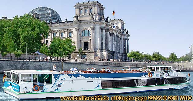 Berlin Mitte Schiffbauerdamm Schiff mieten Grillschiff Partyschiff Partyboot Grillboot Spree