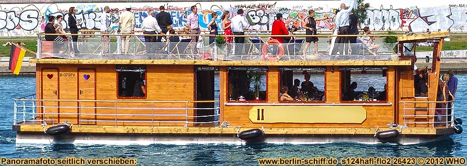 Berlin Oberbaumbrücke Schiff mieten Grillschiff Partyschiff Partyboot Grillboot Floss