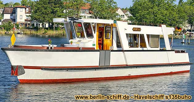 Fahrgastschiff s135buha-fsod auf der Havel in Berlin-Spandau � Au�enansicht des Partyschiffs f�r bis zu 25 Personen