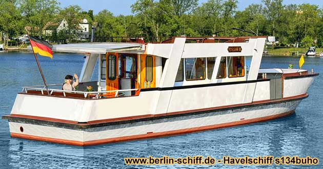 Heckansicht des Fahrgastschiffs s135buha-fsod mit Bestuhlung