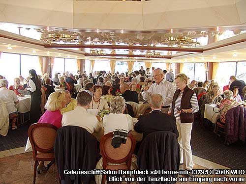 Galerieschiff s401eure-ridr Salon Hauptdeck. Blick von der Tanzflche am Eingang nach vorne.