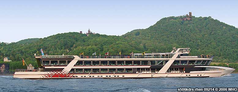 Rheinschiff s506kdrs-rhen - im Hintergrund Drachenfels bei Knigswinter am Rhein.