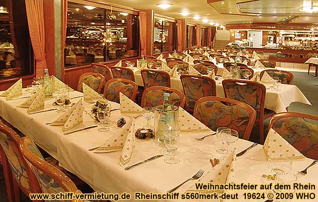 Weihnachtsfeier Rheinschifffahrt zwischen Mannheim, Frankfurt Main, Flrsheim, Rsselsheim, Hoechst, Mainz, Wiesbaden, Rdesheim, Loreley, Braubach, Koblenz, Linz, Knigswinter, Bonn, Kln, Leverkusen und Dsseldorf mit dem Rheinschiff s560merk-deut. Blick vom Weihnachtsfeier-Buffet in der Schiffsspitze zur Theke.