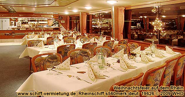 Weihnachtsfeier Rheinschifffahrt zwischen Mannheim, Frankfurt Main, Flrsheim, Rsselsheim, Hoechst, Mainz, Wiesbaden, Rdesheim, Loreley, Braubach, Koblenz, Linz, Knigswinter, Bonn, Kln, Leverkusen und Dsseldorf mit dem Rheinschiff s560merk-deut. Blick vom Weihnachtsfeier-Buffet in der Schiffsspitze zur Theke.