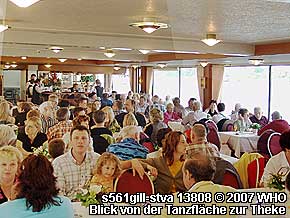 Hauptdeck vom Rheinschiff s561gill-stva, Blick von der Tanzflche im Eingangsbereich nach hinten zur Theke.