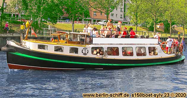 Berlin Mitte Charlottenburg Schiff mieten Grillschiff Partyschiff Partyboot Grillboot Spree Barkasse auch im Winter