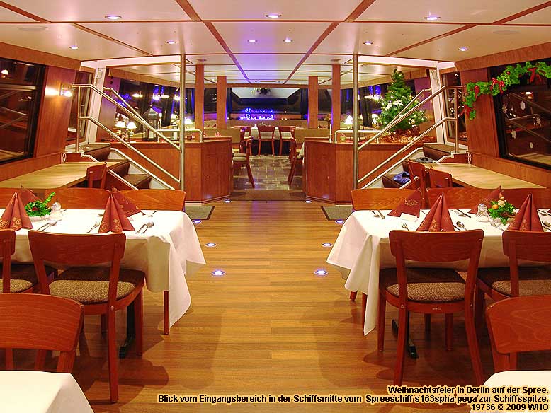 Weihnachtsfeier Berlin Mitte Schiffbauerdamm Schiff mieten Grillschiff Partyschiff Partyboot Grillboot Spreein der Schiffsmitte vom Spreeschiff s163spha-pega zur Schiffsspitze.