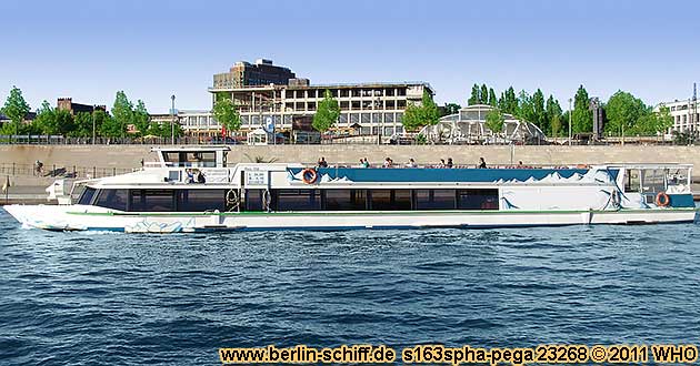 Berlin Mitte Schiffbauerdamm Schiff mieten Grillschiff Partyschiff Partyboot Grillboot Spree